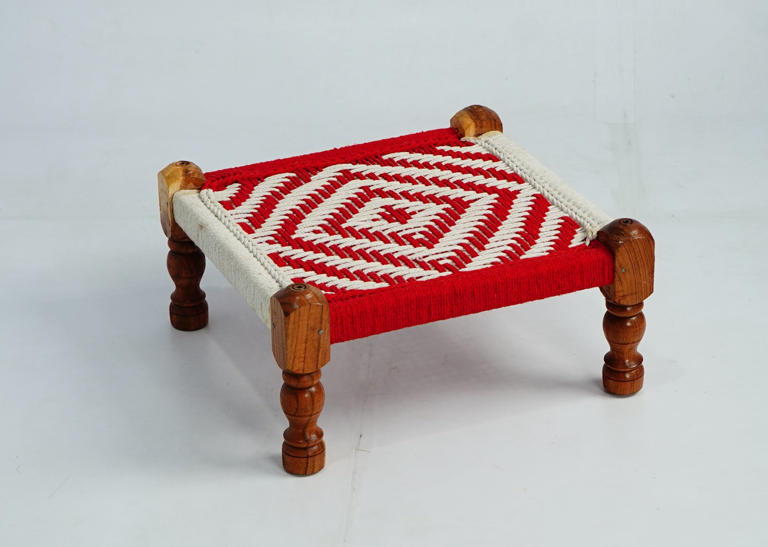 Miniature Wooden Dori knitted Pet Bedding