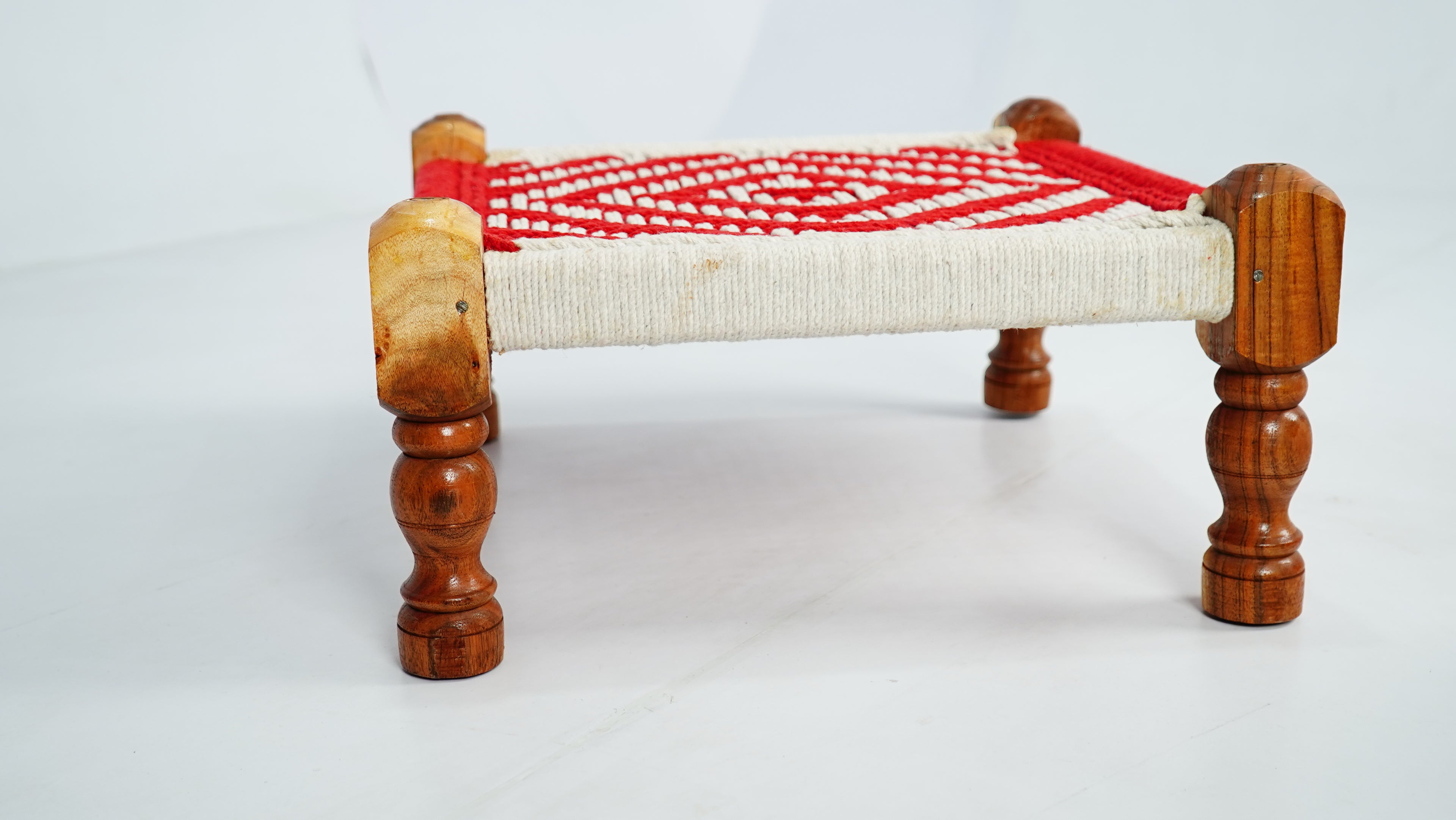 Miniature Wooden Dori knitted Pet Bedding
